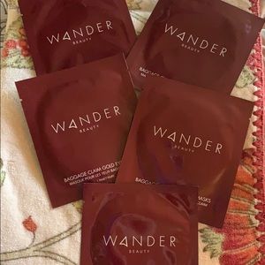 WANDER baggage claim gold eye masks